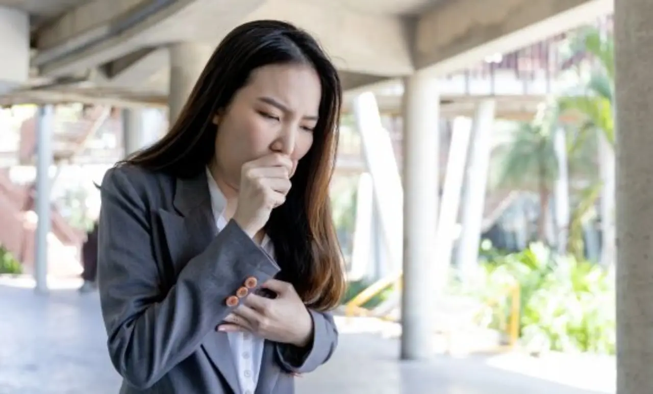 Tosse, naso chiuso e stanchezza? Potrebbe essere questa allergia respiratoria comune