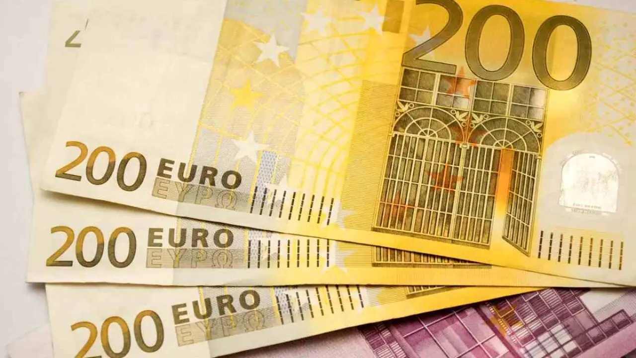 Il trucco delle 12 buste per risparmiare migliaia di euro anche se hai uno stipendio basso